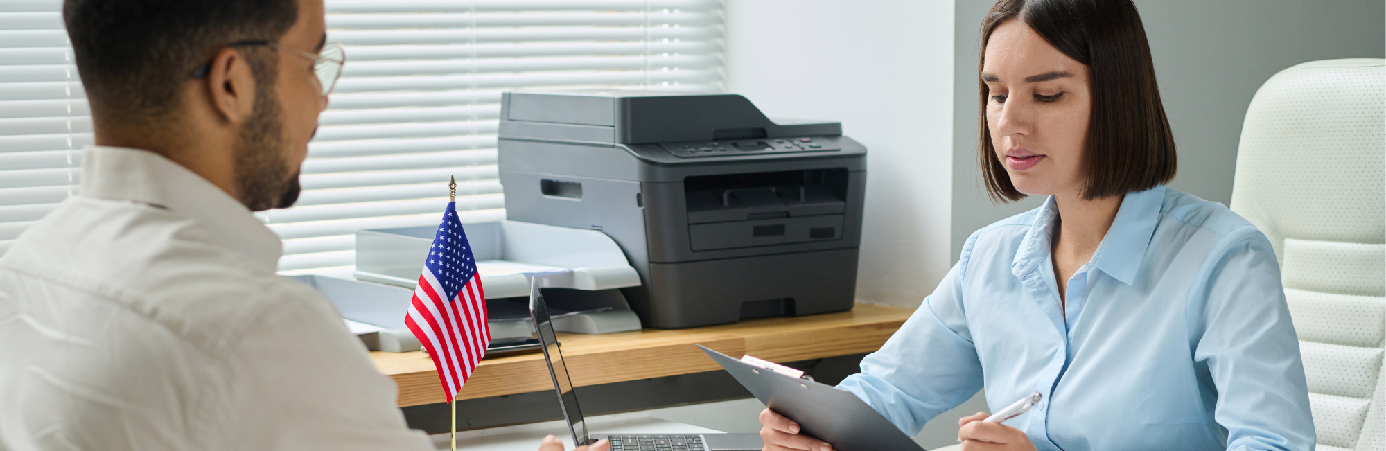 3 cosas que los oficiales de inmigración revisan antes de tu entrevista de visa (que la mayoría de solicitantes pasa por alto)